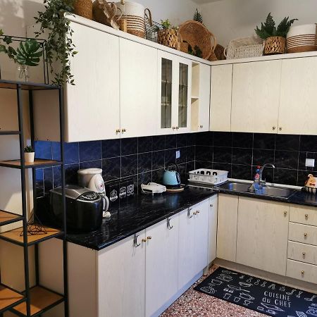Central Apartment Kalamata Bagian luar foto