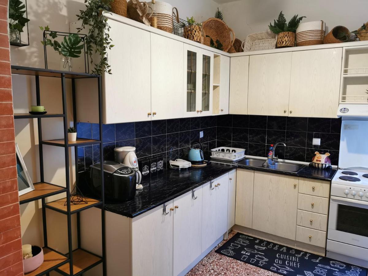 Central Apartment Kalamata Bagian luar foto